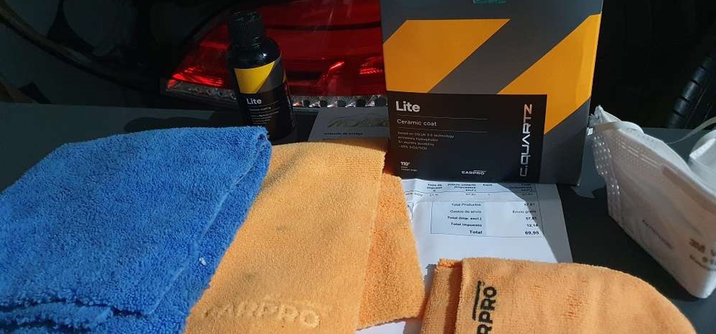 Detalle de pintura protegida con coating cerámico